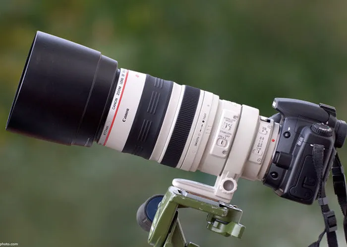 Canon EF 100-400mm F/10-5.6L IS Lens (Intl Model) With Color Lens Filter Kit and Cleaning Kit